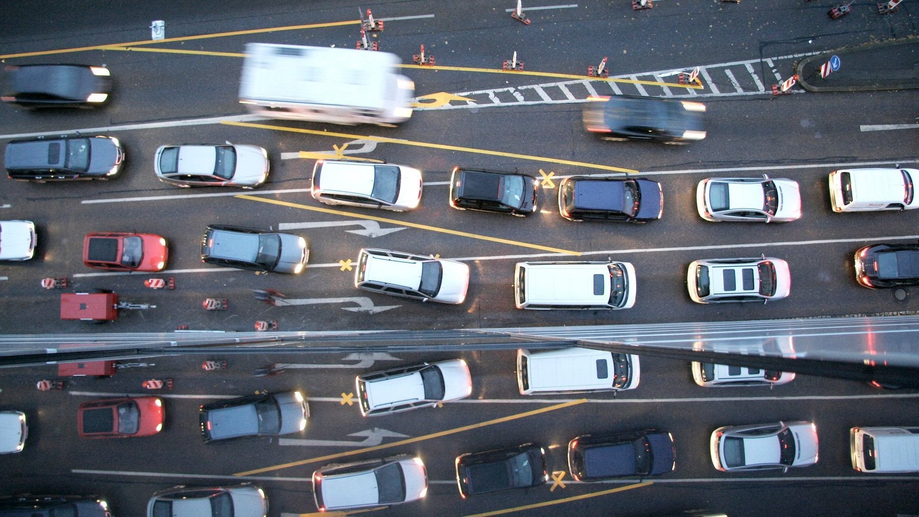 Blitzer und Verkehr